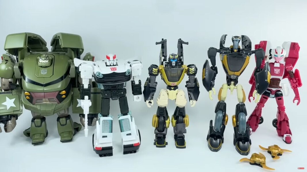 Image Of The Legacy Evolution Animated Prowl Figure  (25 of 25)